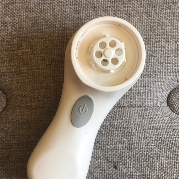 Clarisonic Skincare Clarisonic Mia Face Brush White Poshmark